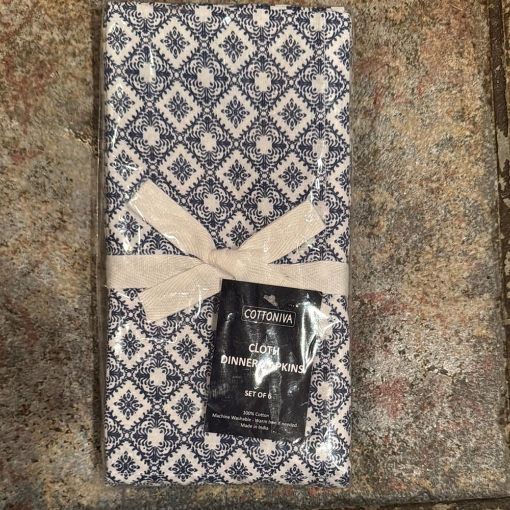 Cottoniva Blue and White Cloth Dinner Napkins Set